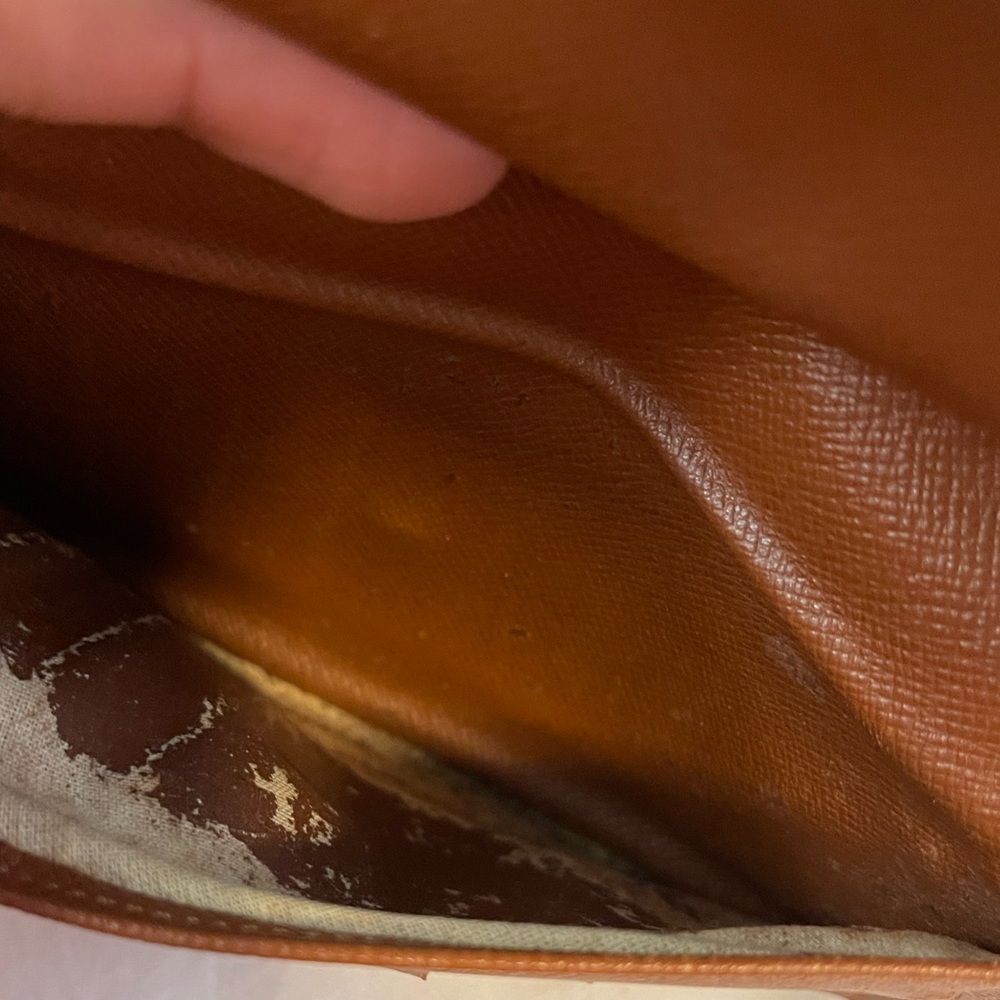 LV Wallet - Picture 9 of 11